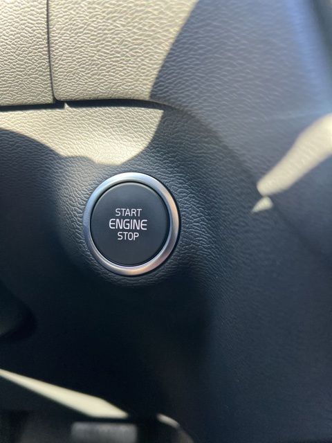 2025 Volvo XC40 Core - Photo 15