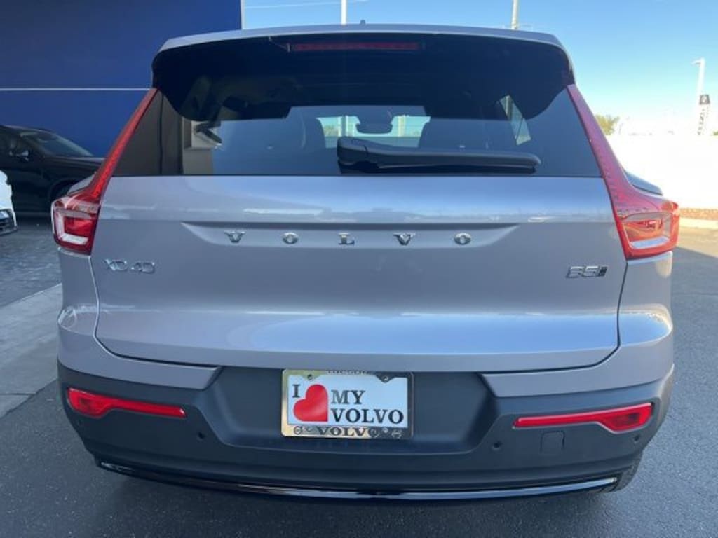 New 2026 Volvo XC40 B5 Ultra SUV