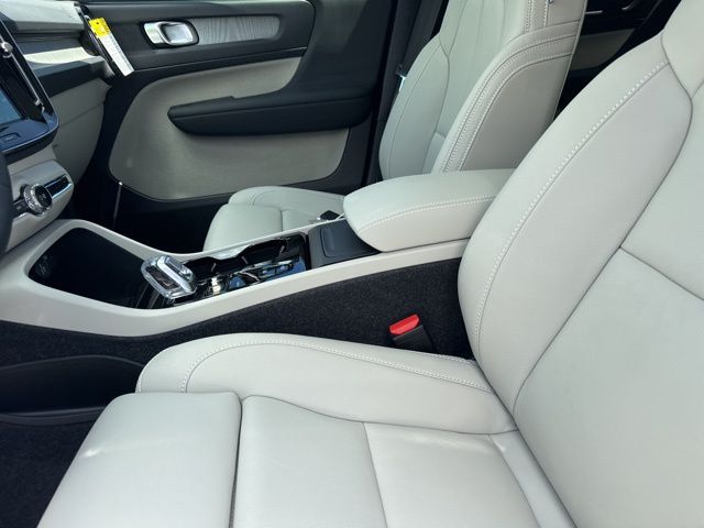 2026 Volvo XC40 Plus - Photo 16