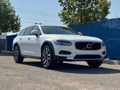 2026 Volvo V90 Cross Country B6 Ultra Wagon