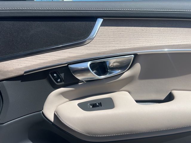 2026 Volvo XC90 Core - Photo 35