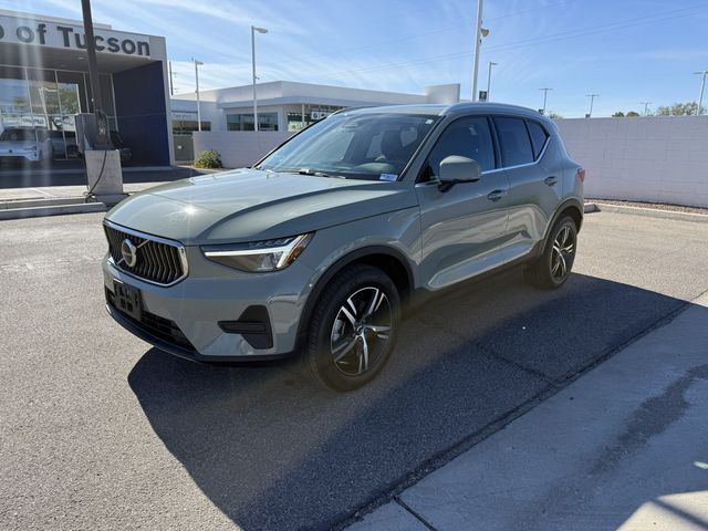 2025 Volvo XC40 Core photo 3