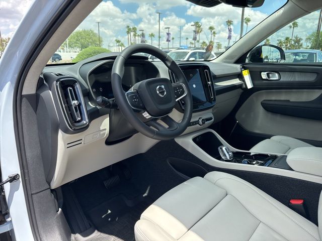 2026 Volvo XC40 Plus - Photo 12