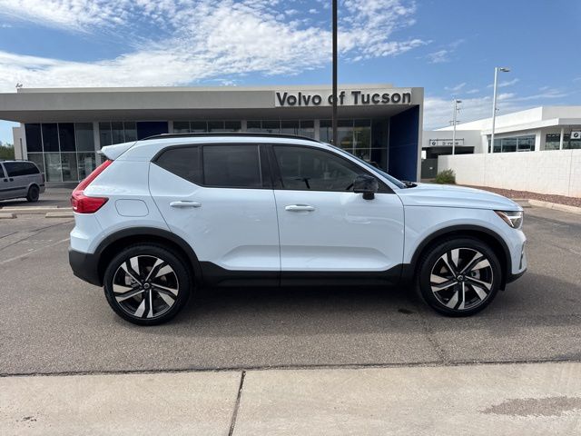 2026 Volvo XC40 photo 3