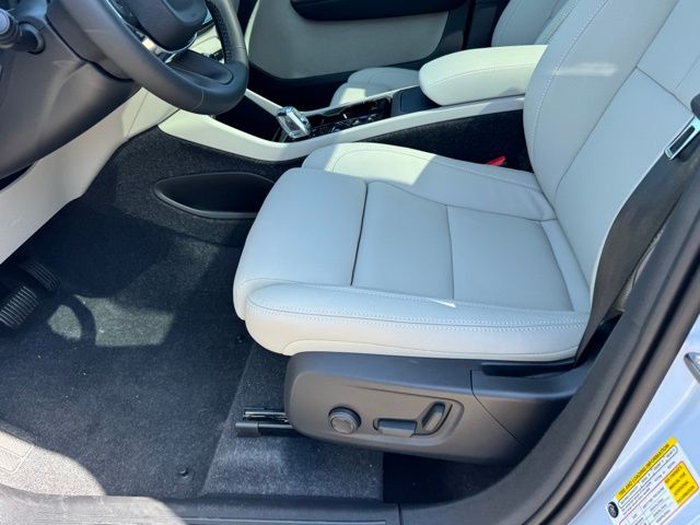 2026 Volvo XC40 Plus - Photo 13