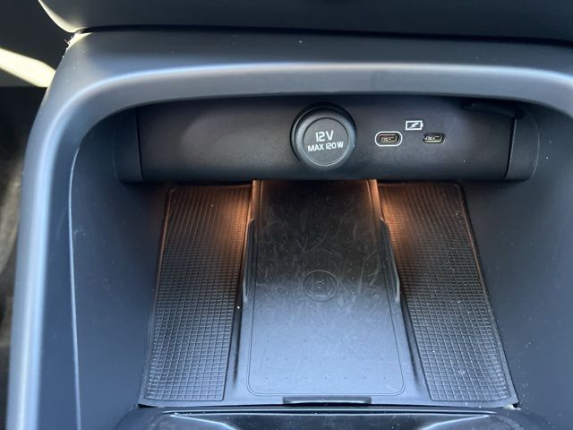 2025 Volvo XC40 Core - Photo 19