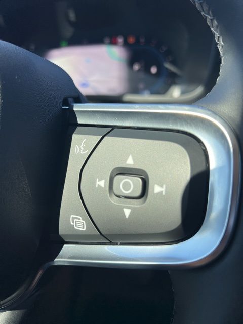 2025 Volvo XC40 Core - Photo 14
