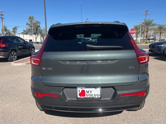 2026 Volvo XC40 photo 4