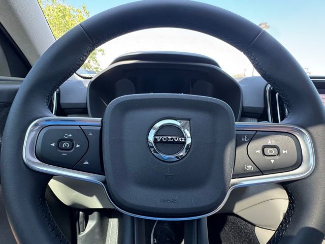 2026 Volvo XC40 Plus - Photo 32