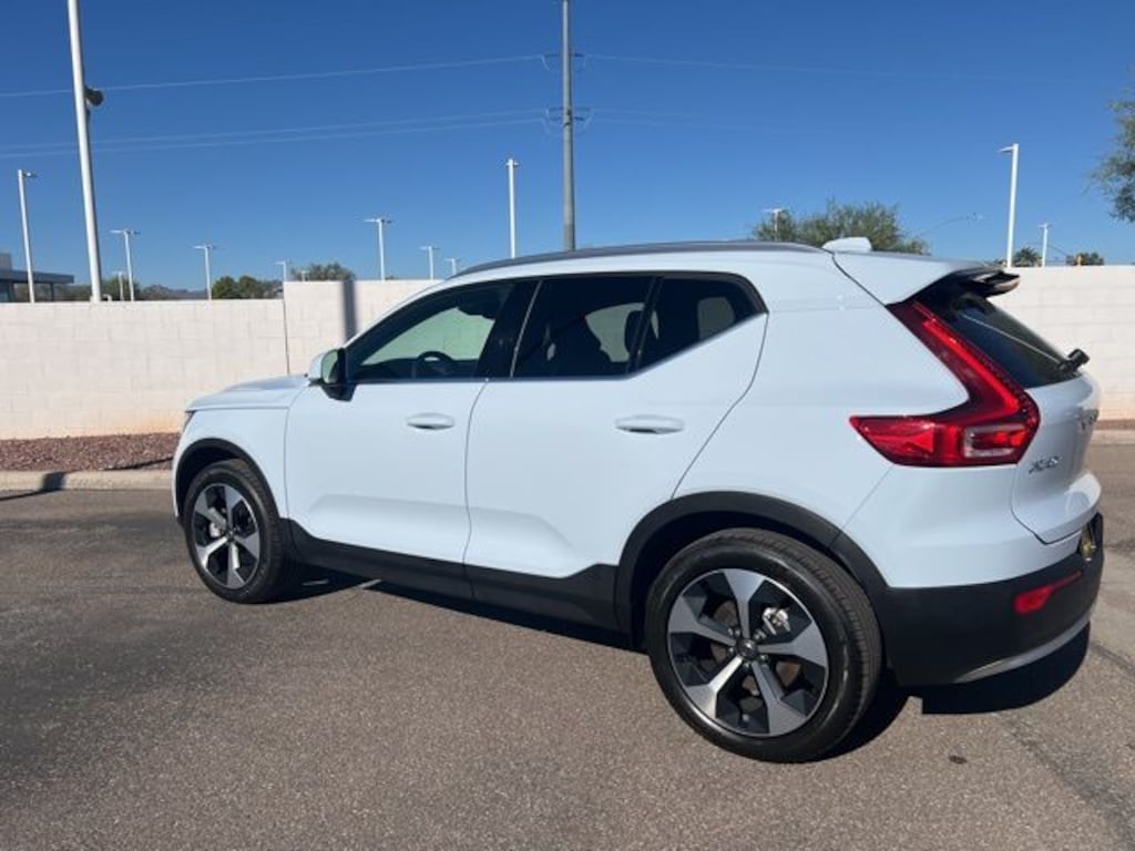 New 2025 Volvo XC40 B5 Core Bright Theme SUV