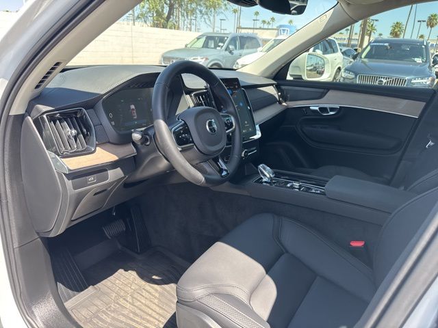 2025 Volvo XC90 Plus - Photo 11