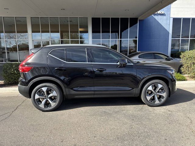 2025 Volvo XC40 Core photo 3