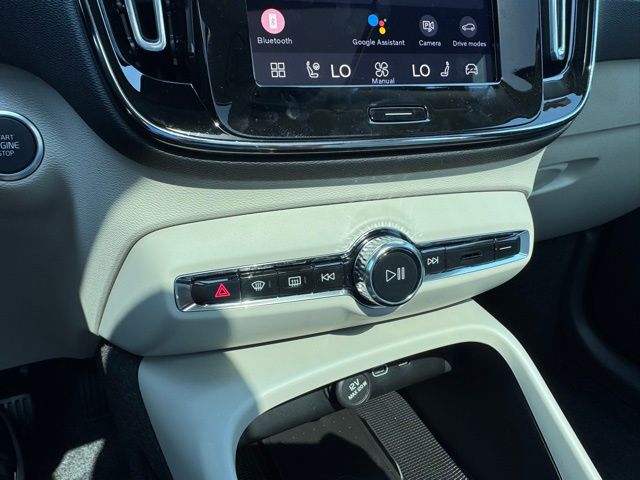 2026 Volvo XC40 Plus - Photo 28