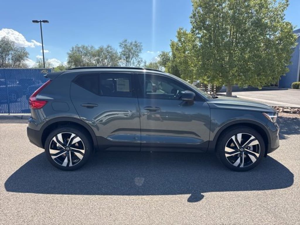 New 2026 Volvo XC40 B5 Ultra SUV
