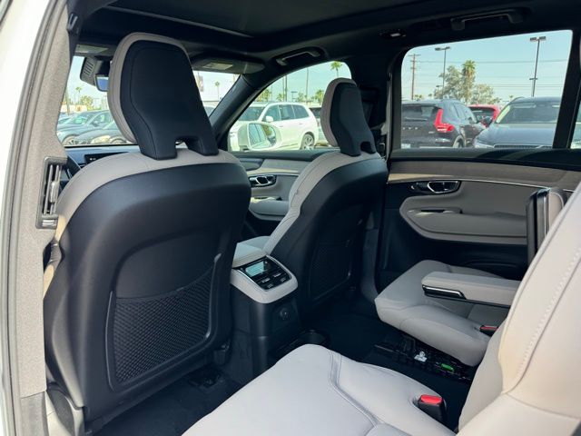 2026 Volvo XC90 Plus - Photo 17