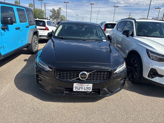 2024 Volvo S60 B5 Plus photo 2