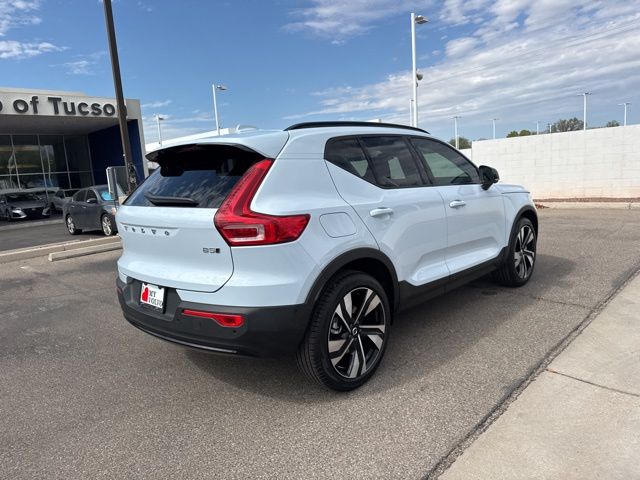 2026 Volvo XC40 photo 4