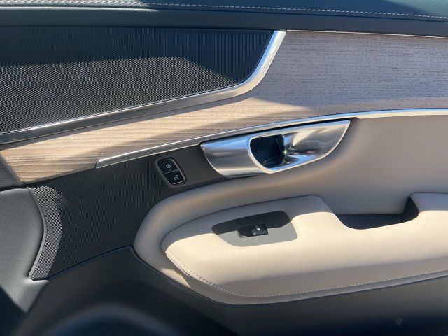 2026 Volvo XC90 Core - Photo 33