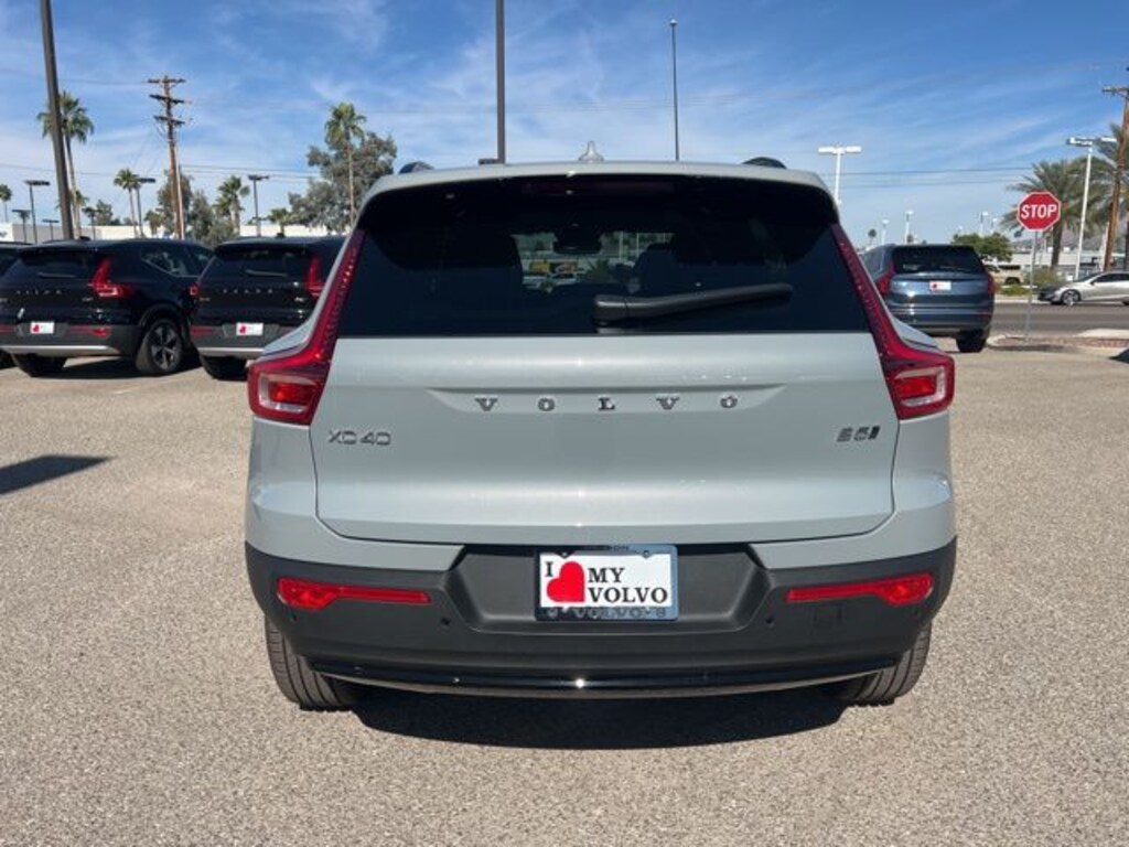 New 2026 Volvo XC40 B5 Ultra SUV