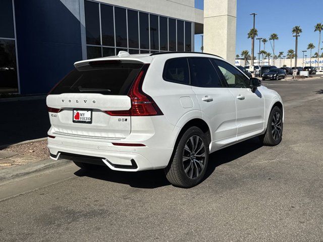 2025 Volvo XC60 B5 Core photo 4