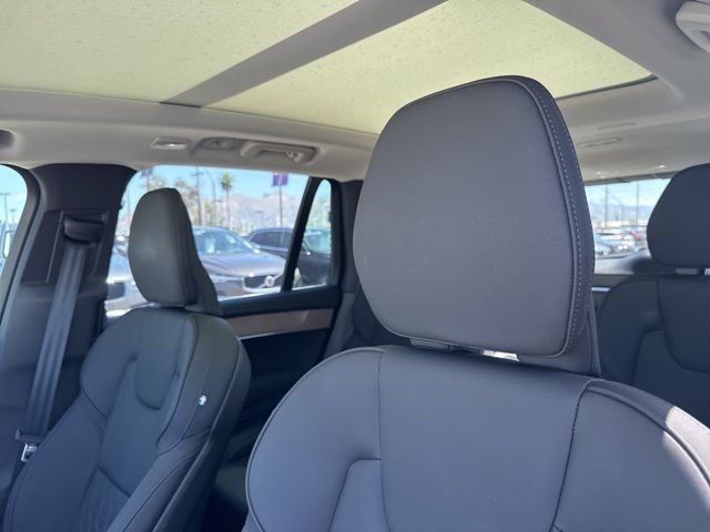 2025 Volvo XC90 Plus - Photo 17