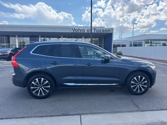 2023 Volvo XC60 B5 Plus photo 2
