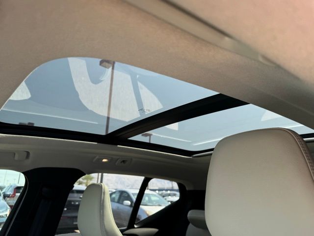2026 Volvo XC40 Plus - Photo 16