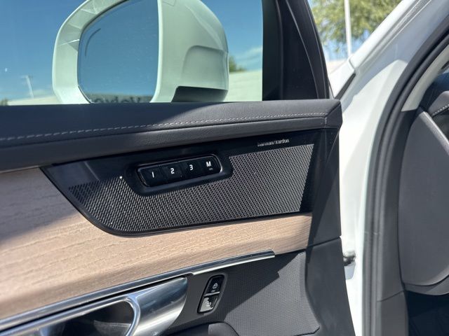 2025 Volvo XC90 Plus - Photo 14
