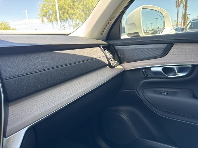 2025 Volvo XC90 Plus - Photo 27