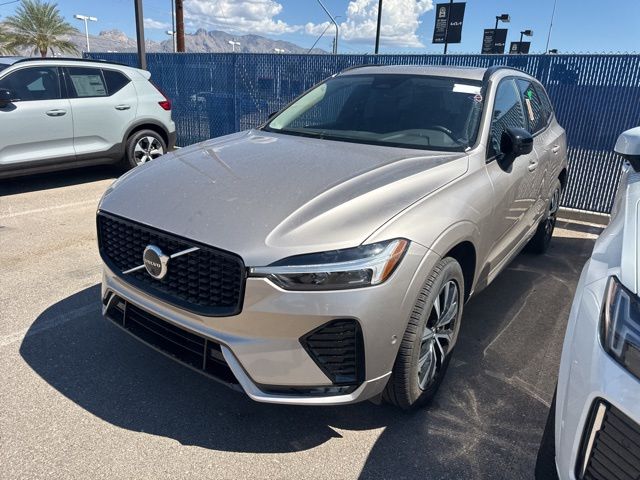 2025 Volvo XC60 B5 Plus photo 2