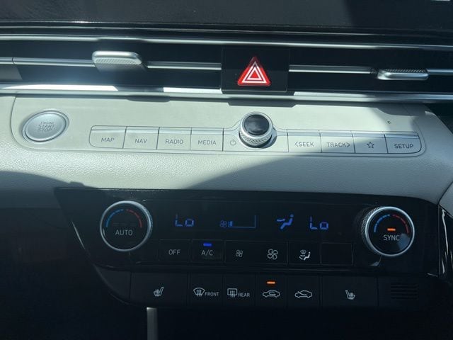 2025 Hyundai Elantra Limited - Photo 19