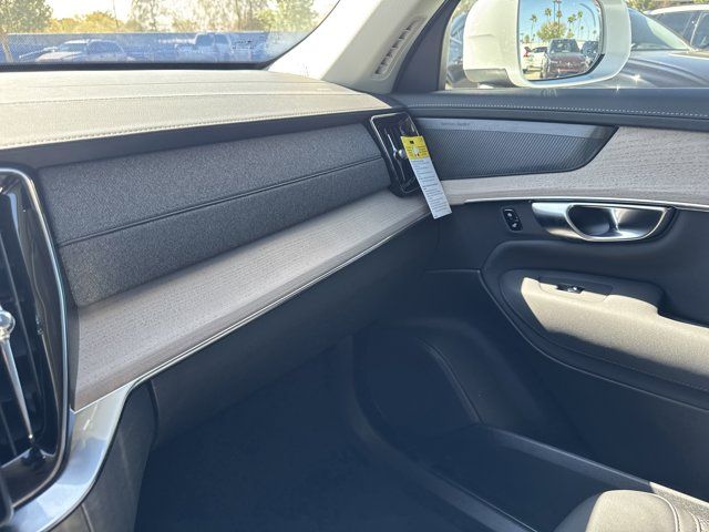 2025 Volvo XC90 Plus - Photo 27