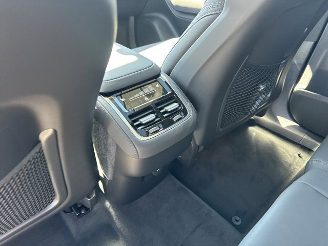 2025 Volvo XC90 Plus - Photo 23