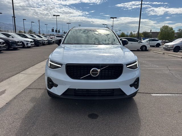 2026 Volvo XC40 photo 2