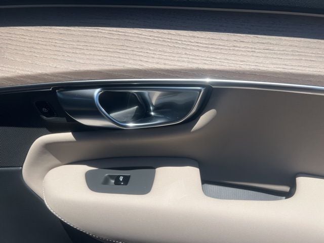 2026 Volvo XC90 Ultra - Photo 32