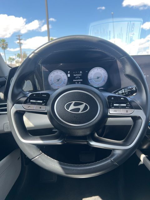2025 Hyundai Elantra Limited - Photo 12