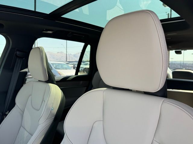 2026 Volvo XC90 Plus - Photo 14