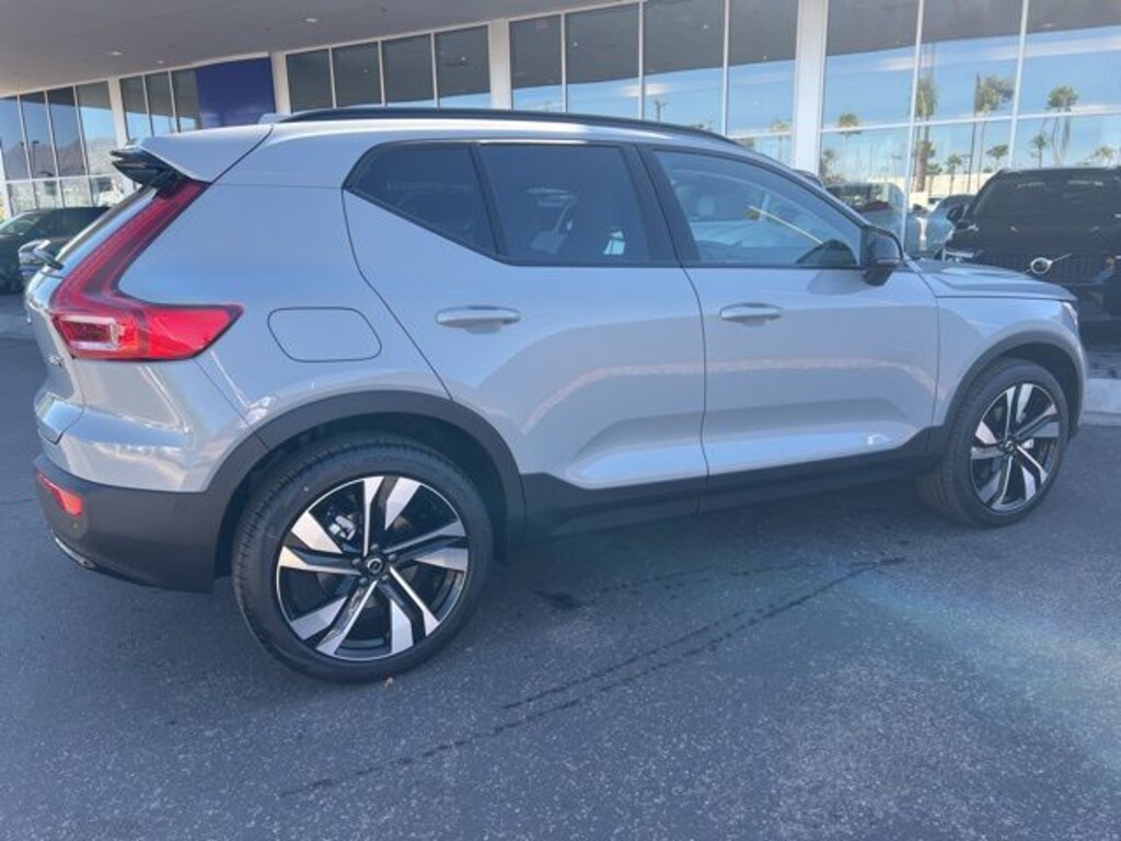 New 2026 Volvo XC40 B5 Ultra SUV
