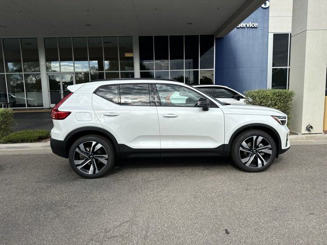 2025 Volvo XC40 Plus photo 3