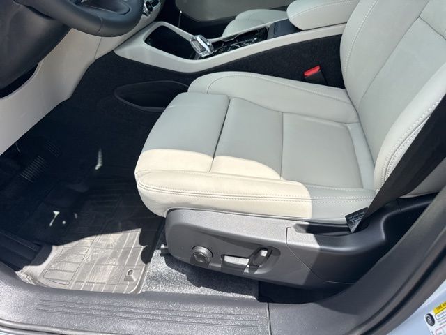2026 Volvo XC40 Plus - Photo 15