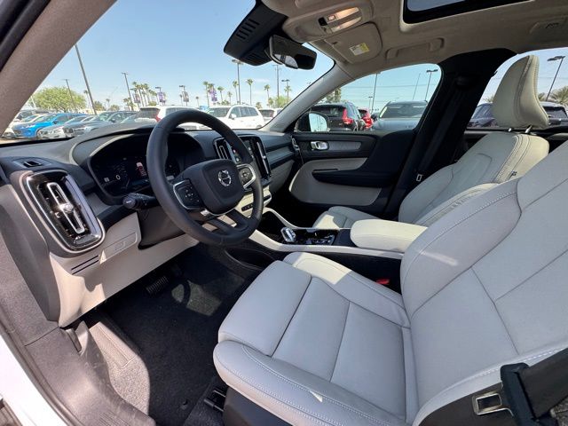 2026 Volvo XC40 Plus - Photo 10