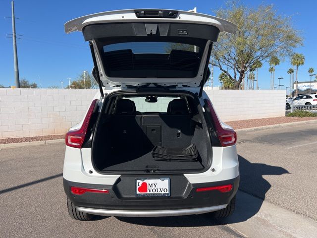 2025 Volvo XC40 Core - Photo 27