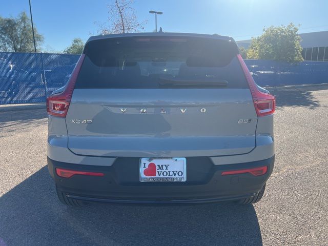 2026 Volvo XC40 Plus photo 4