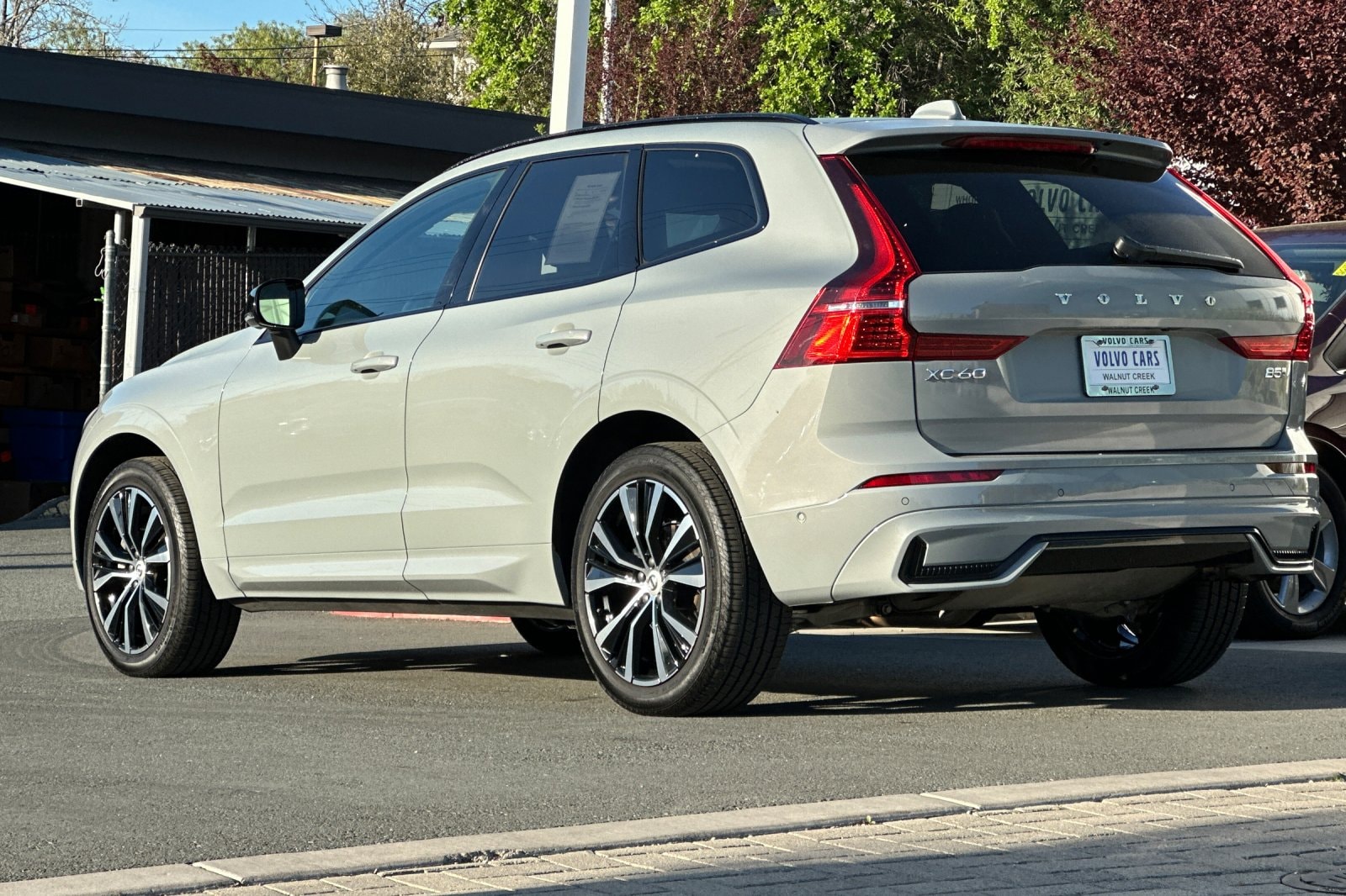 2025 Volvo XC60 B5 Plus photo 5