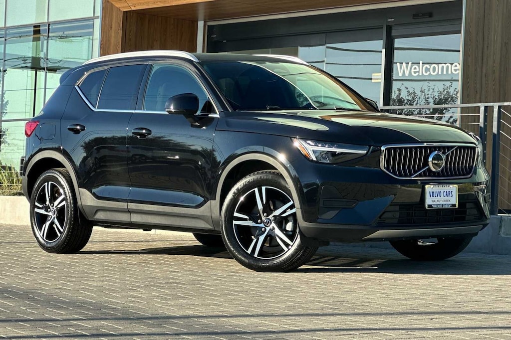 Certified 2025 Volvo XC40 B5 Core Bright Theme SUV