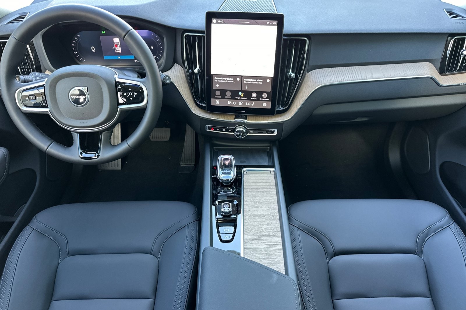2026 Volvo XC60 Plus - Photo 13