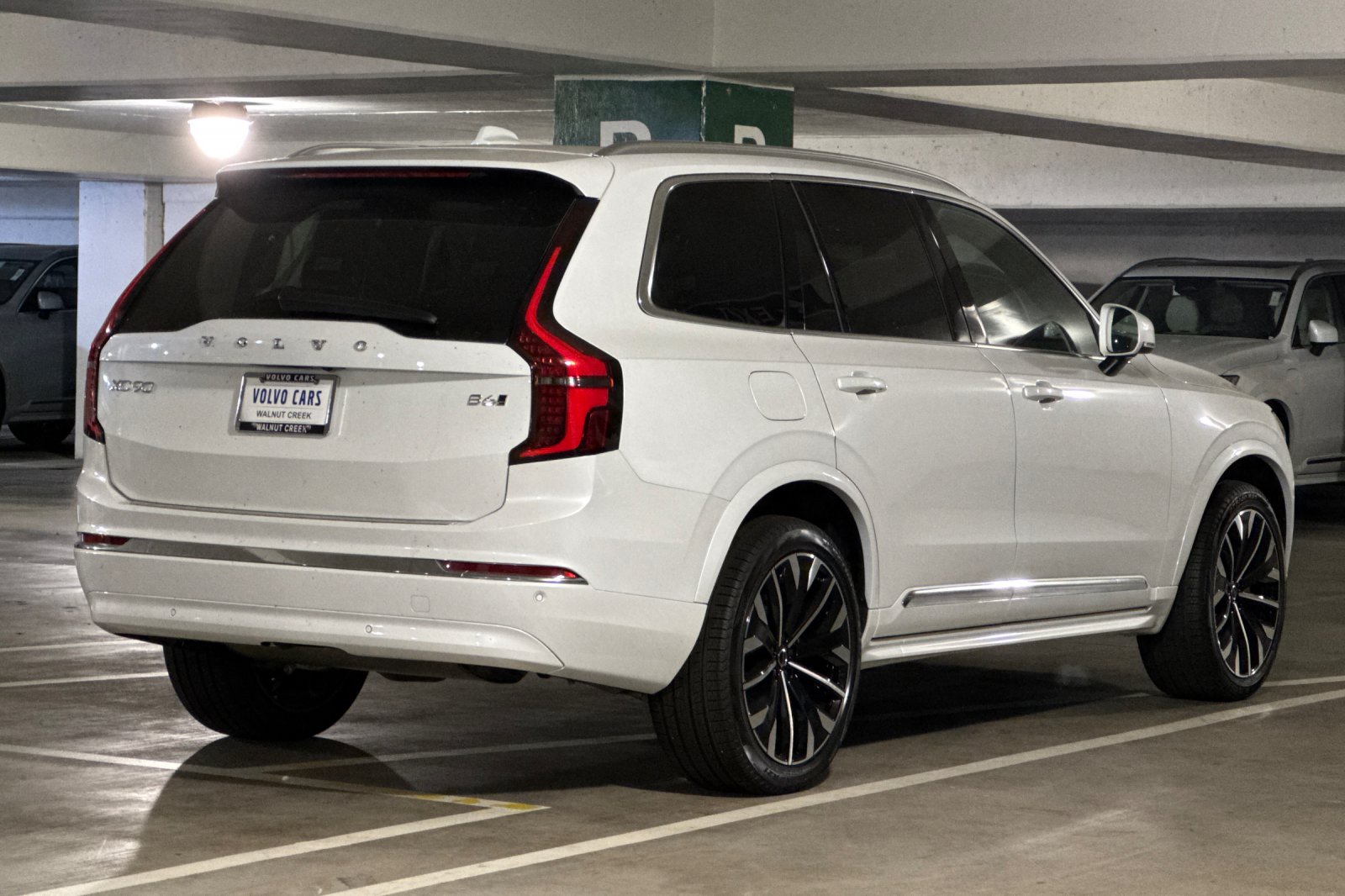 2025 Volvo XC90 Core photo 4