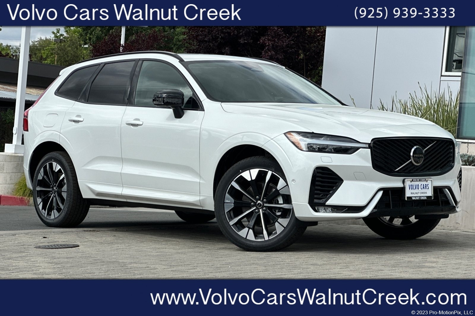 2026 Volvo XC60 B5 Plus Dark AWD's photo