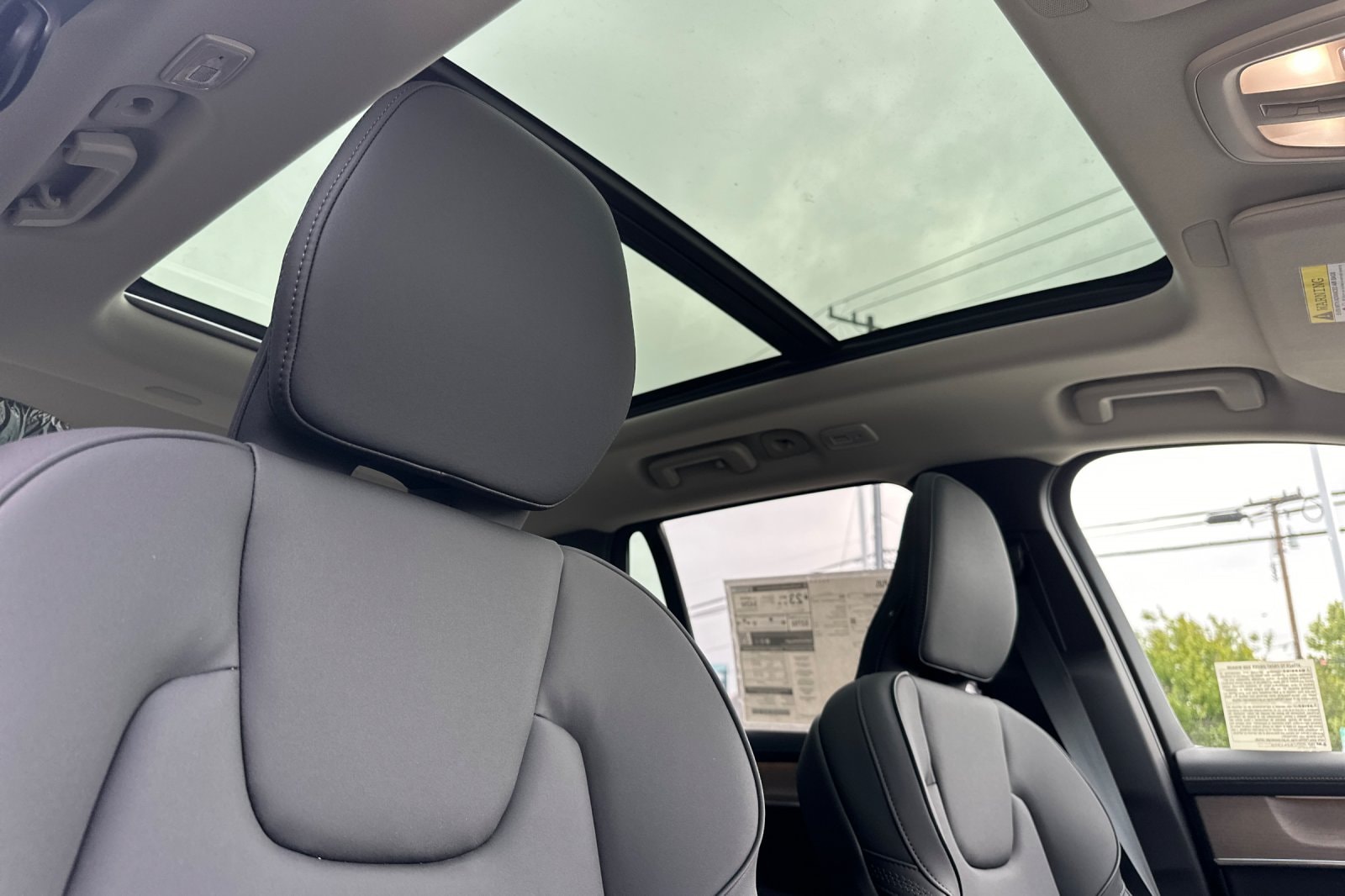 2025 Volvo XC90 Plus - Photo 16