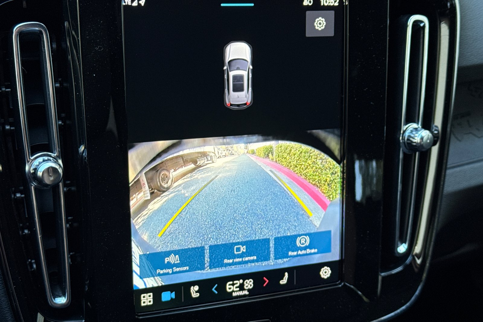 2025 Volvo EX40 Core - Photo 18